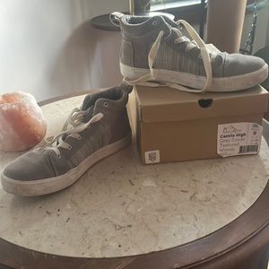 TOMS high top sneakers size 9